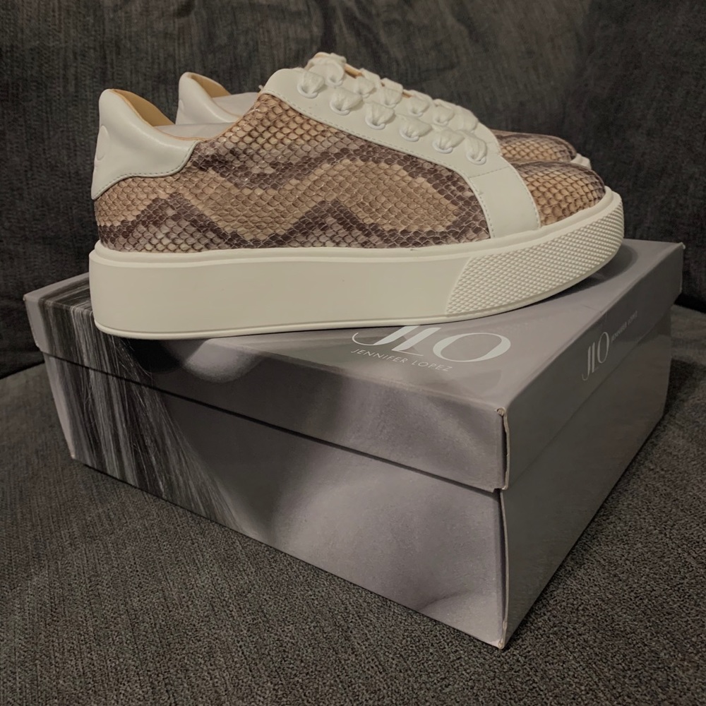 SOLD NEW JLO Jennifer Lopez women’s sneakers sz